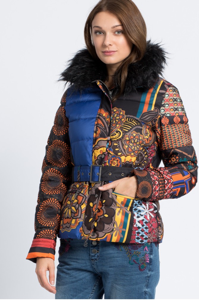 Trendy zimní kabáty a bundy barevné značky Desigual