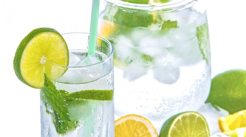 Proč je zdravé pít každé ráno vodu s citrónem
