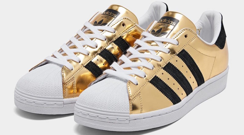 Tenisky adidas Superstar ve zlaté barvě