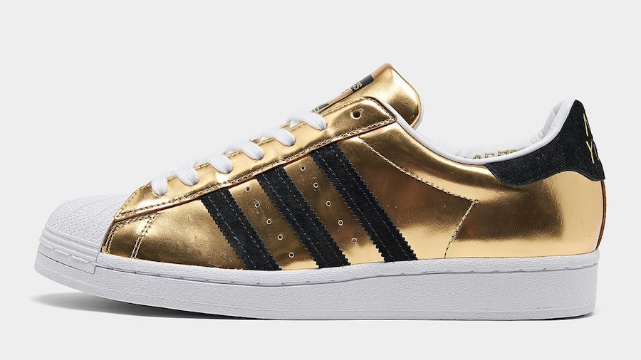 Tenisky adidas Superstar ve zlaté barvě