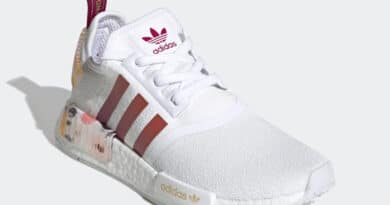 Pánské bílé tenisky HER Studio London x adidas NMD R1 Cloud White/Power Berry-Gold Metallic FX8110 nízké boty a obuv adidas