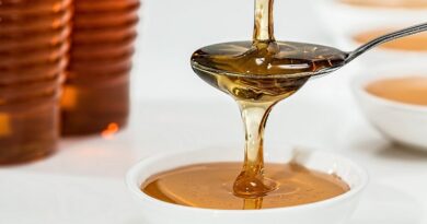 Med na hubnutí - výhody a nevýhody tohoto přírodního sladidla