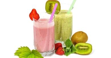 Recept na jahodové smoothie s kiwi a banány plný energie