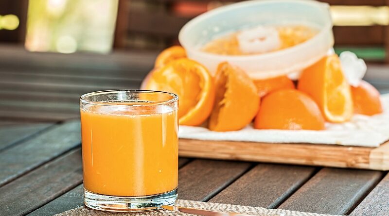 Pomerančový džus a zdravotní výhody tohoto oblíbeného nápoje