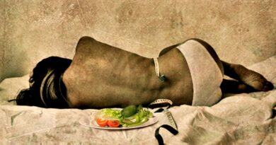 Poruchy příjmu potravy: Typy, rizikové faktory a příznaky