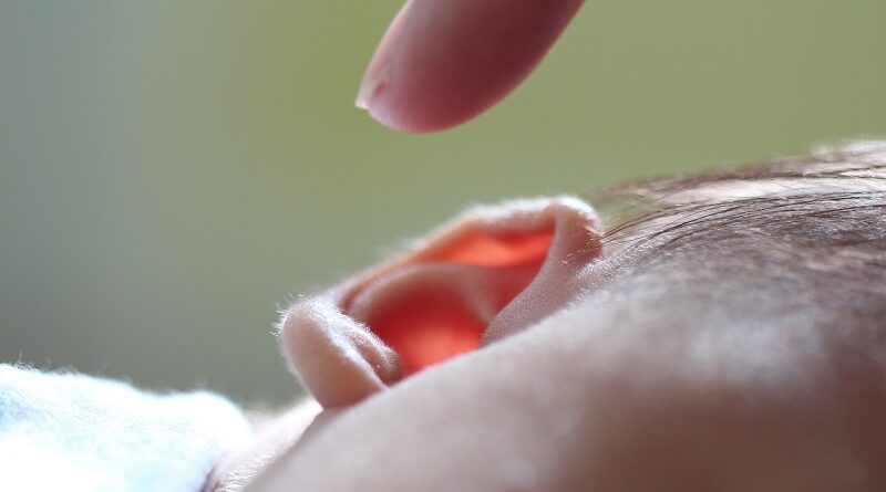Známky a příznaky zánětu ucha u malých dětí