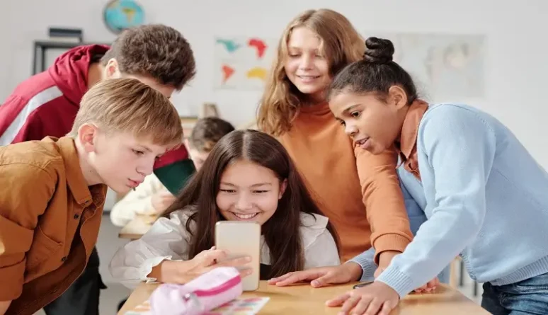 Digitální éra mění pravidla seznamování generace Z