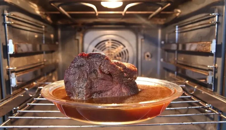 Jak vyčistit velmi špinavou troubu pomocí chemie