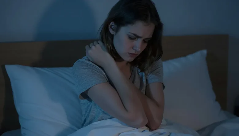 Brnění rukou v noci: Nenápadný signál, který byste neměli ignorovat