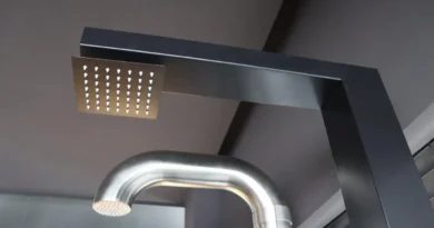 Solární sprchy: Užijte si luxus teplé vody na zahradě zcela zdarma