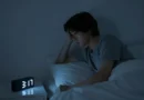 Co signalizuje časté probouzení v noci? Příčiny a kdy zbystřit